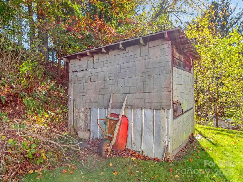 200 Church Road, Burnsville, NC 28714.  MLS# CAR4315278, YatesRealty ID 2408. 