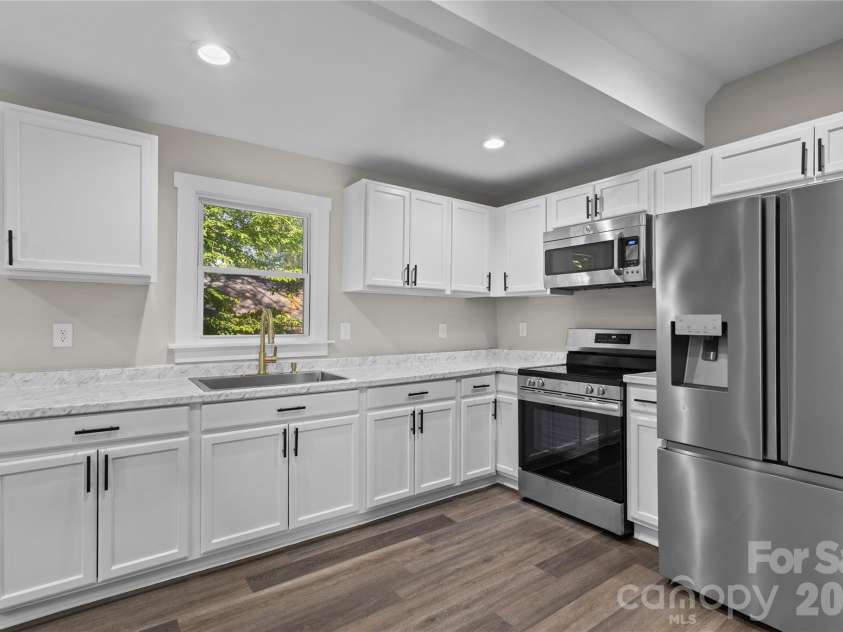 106 Dean Street, Gastonia, NC 28052.  MLS# CAR4384121, YatesRealty ID 24080. 