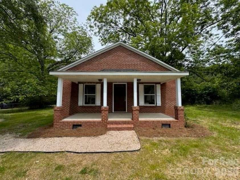 119 Washington Street, York, SC 29745.  MLS# CAR4384429, YatesRealty ID 24081. 