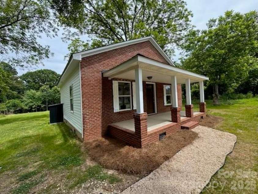 119 Washington Street, York, SC 29745.  MLS# CAR4384429, YatesRealty ID 24081. 