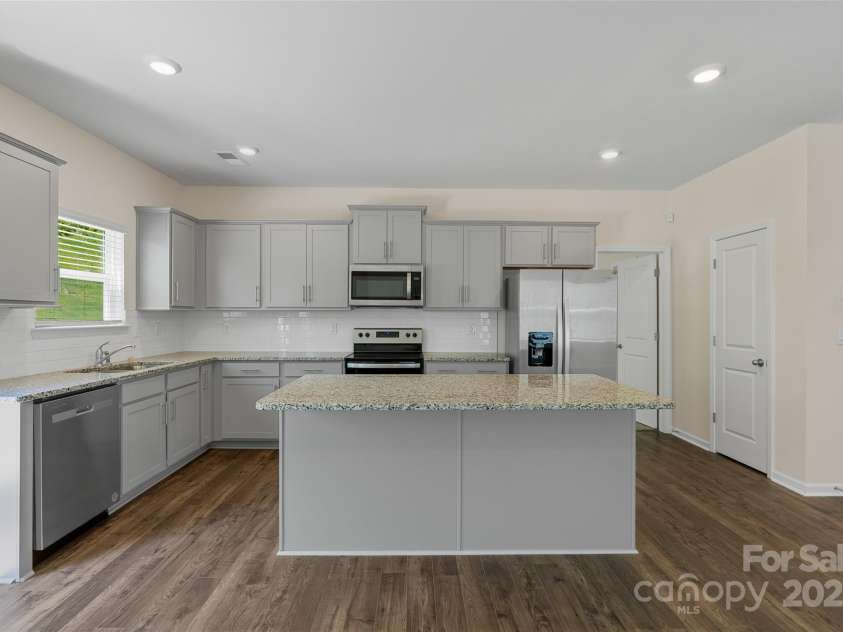 383 Ridgeview Lane, Mars Hill, NC 28754.  MLS# CAR4259279, YatesRealty ID 24081. 