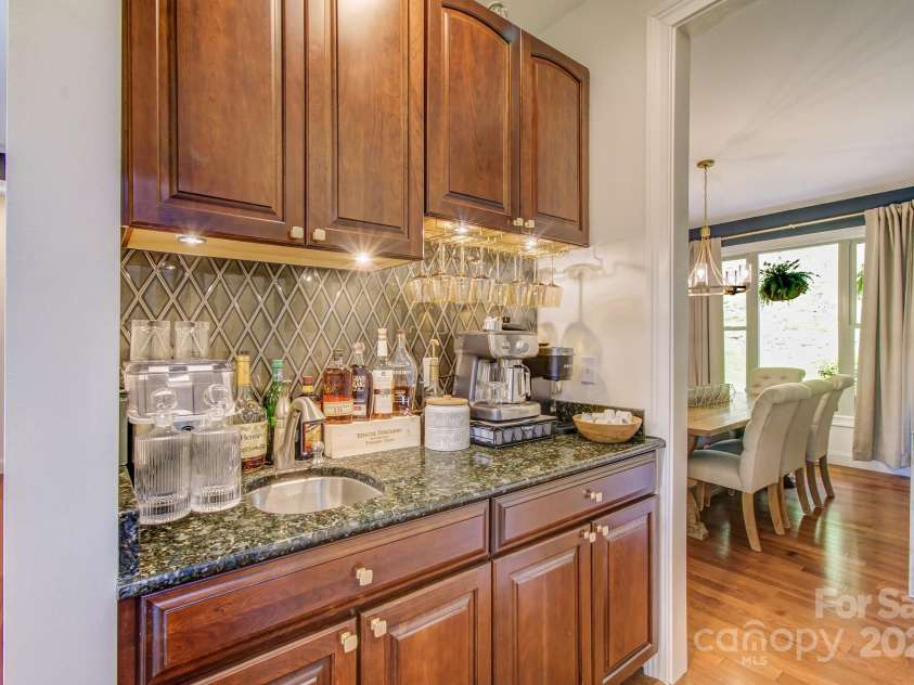 54 Mcintyre Drive, Asheville, NC 28803.  MLS# CAR4272814, YatesRealty ID 24082. 