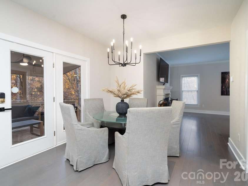 1617 Home Place, Matthews, NC 28105.  MLS# CAR4384540, YatesRealty ID 24083. Breakfast Nook