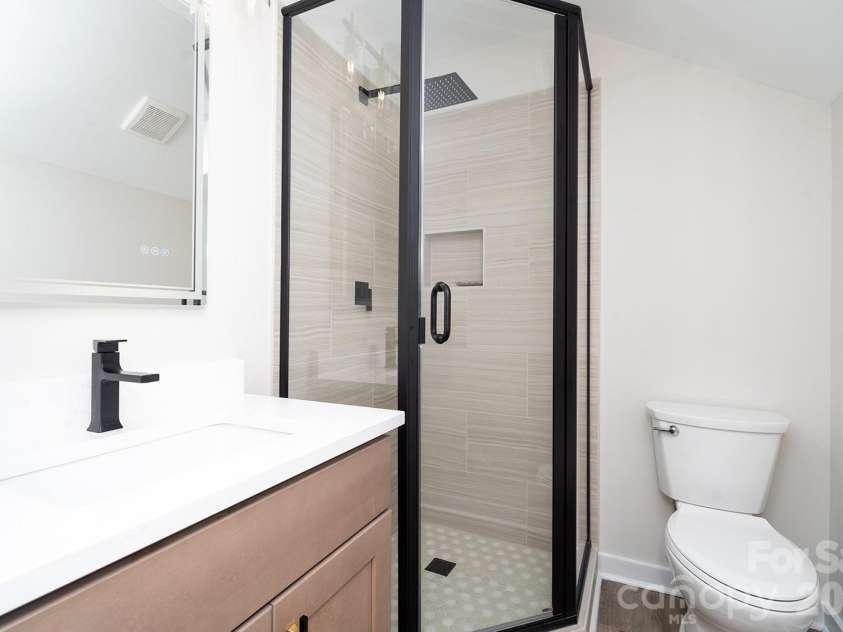 1617 Home Place, Matthews, NC 28105.  MLS# CAR4384540, YatesRealty ID 24083. En-Suite Bath