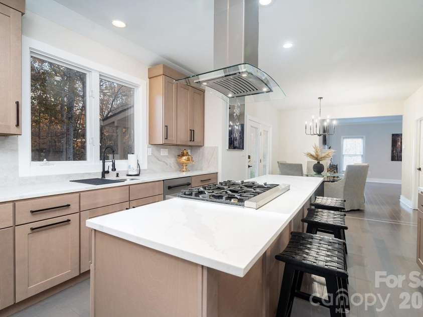 1617 Home Place, Matthews, NC 28105.  MLS# CAR4384540, YatesRealty ID 24083. Kitchen