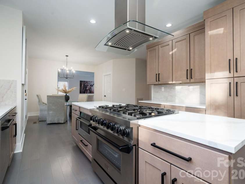 1617 Home Place, Matthews, NC 28105.  MLS# CAR4384540, YatesRealty ID 24083. Kitchen