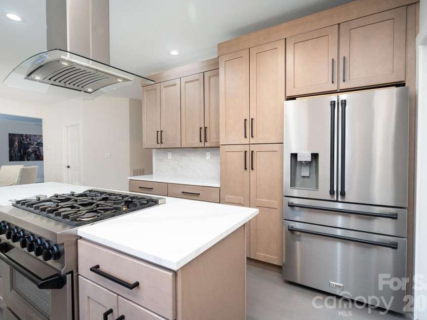 1617 Home Place, Matthews, NC 28105.  MLS# CAR4384540, YatesRealty ID 24083. Kitchen