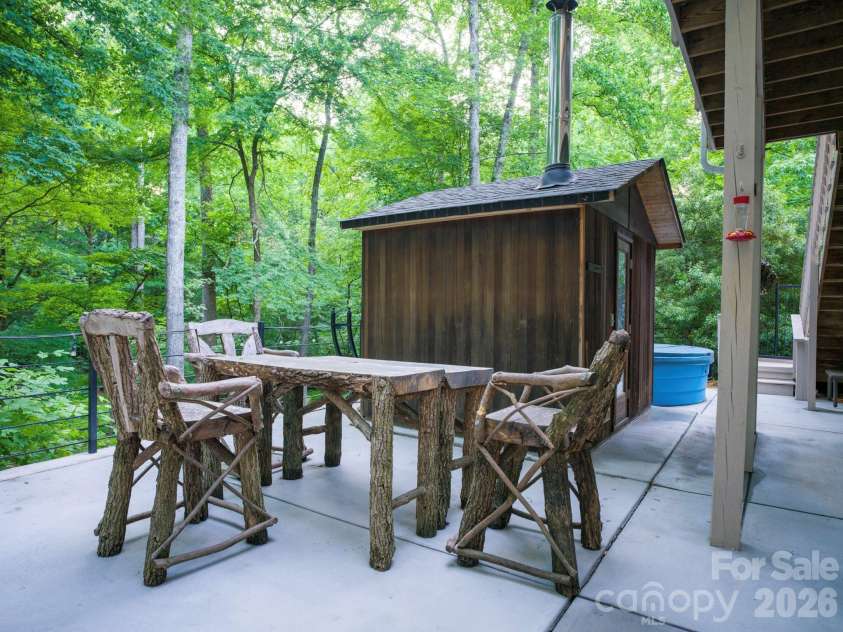 1617 Home Place, Matthews, NC 28105.  MLS# CAR4384540, YatesRealty ID 24083. Patio