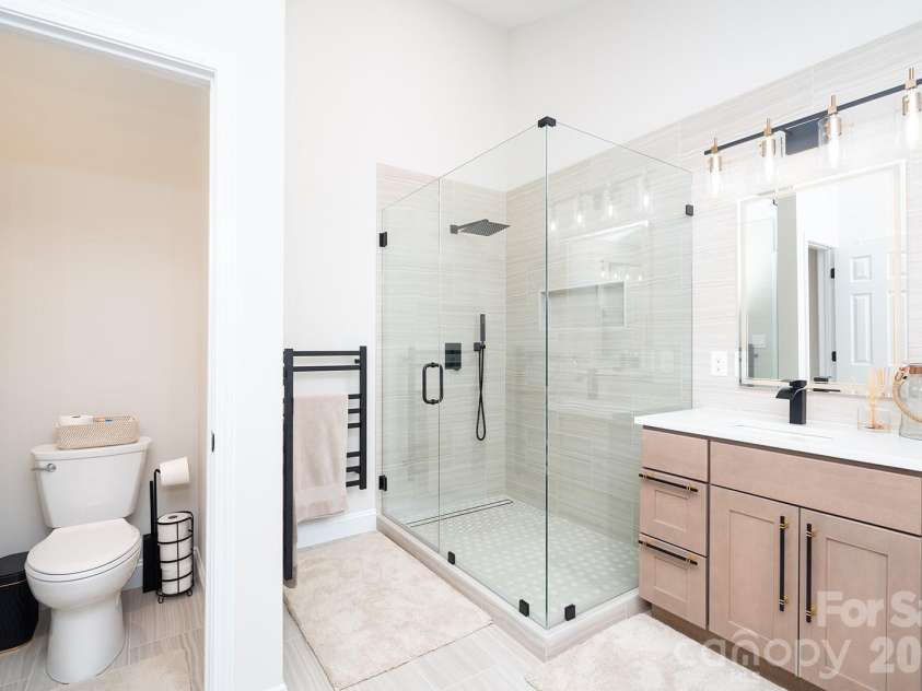 1617 Home Place, Matthews, NC 28105.  MLS# CAR4384540, YatesRealty ID 24083. Primary Bathroom