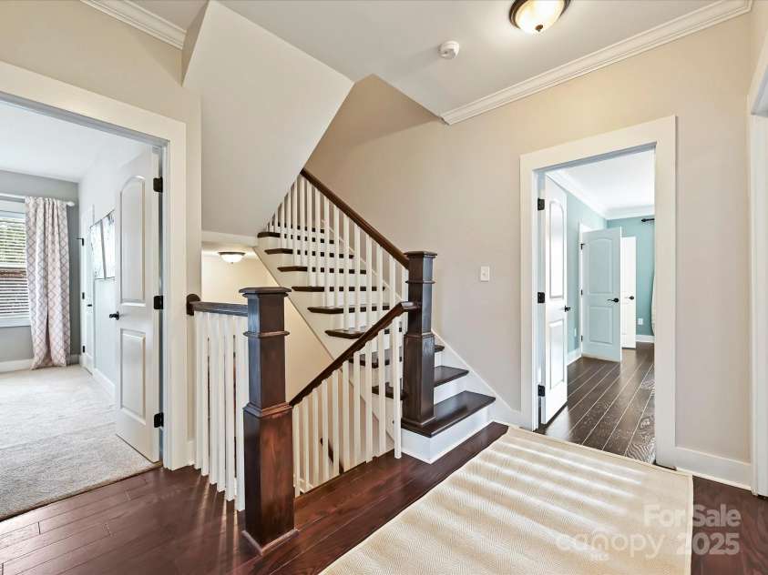 615 Welker Street, Charlotte, NC 28204.  MLS# CAR4293298, YatesRealty ID 24084. 2nd Floor Landing