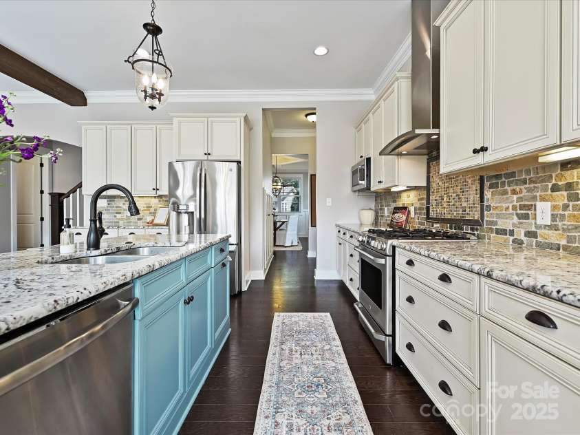 615 Welker Street, Charlotte, NC 28204.  MLS# CAR4293298, YatesRealty ID 24084. 