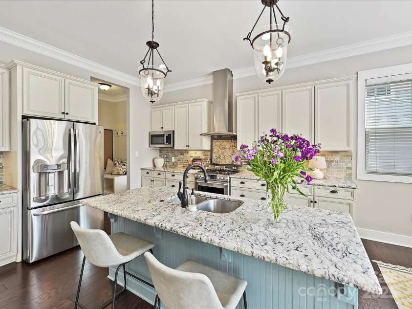 615 Welker Street, Charlotte, NC 28204.  MLS# CAR4293298, YatesRealty ID 24084. 