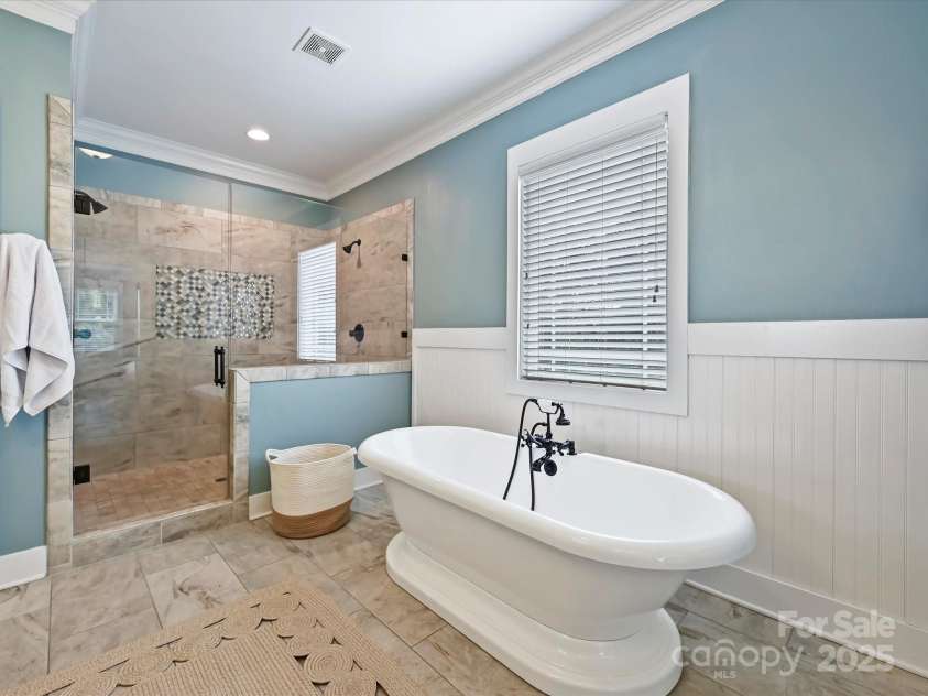 615 Welker Street, Charlotte, NC 28204.  MLS# CAR4293298, YatesRealty ID 24084. 