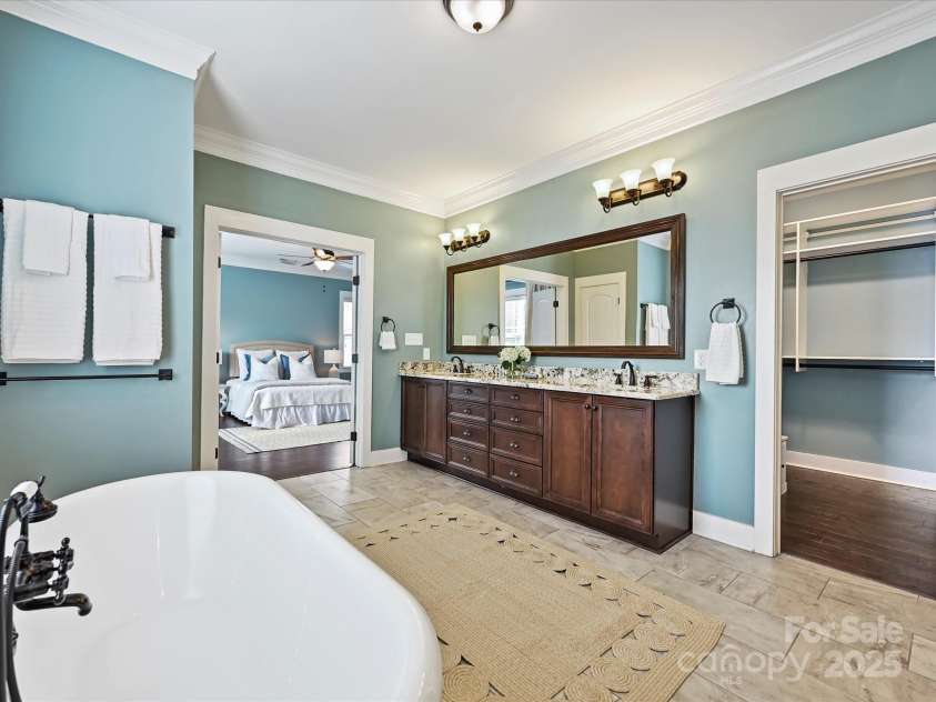 615 Welker Street, Charlotte, NC 28204.  MLS# CAR4293298, YatesRealty ID 24084. 