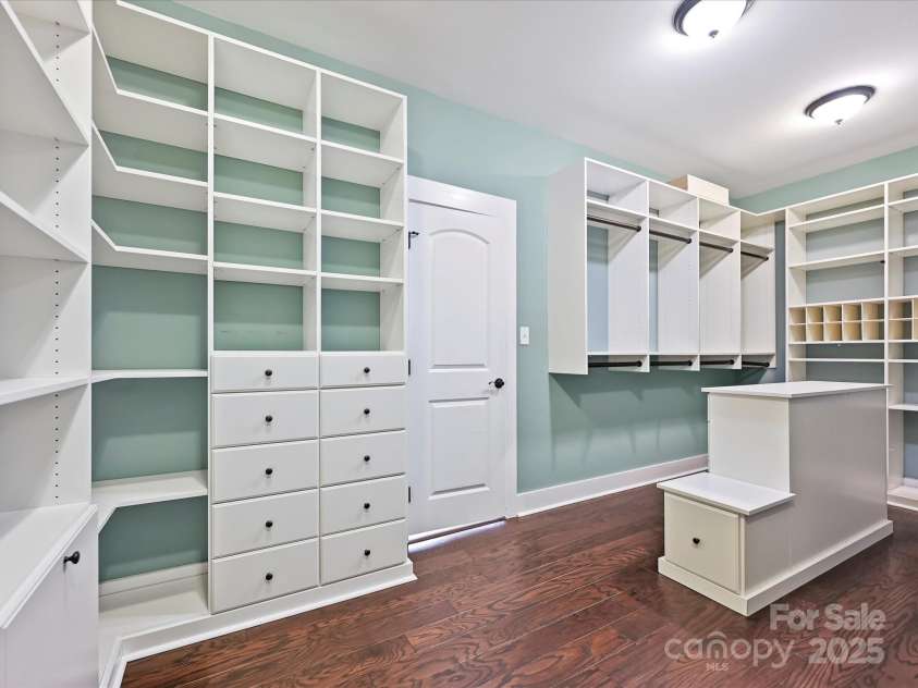 615 Welker Street, Charlotte, NC 28204.  MLS# CAR4293298, YatesRealty ID 24084. 