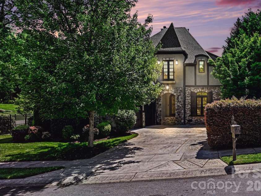 703 Sainte Rose Lane, Charlotte, NC 28226.  MLS# CAR4383723, YatesRealty ID 24084. 
