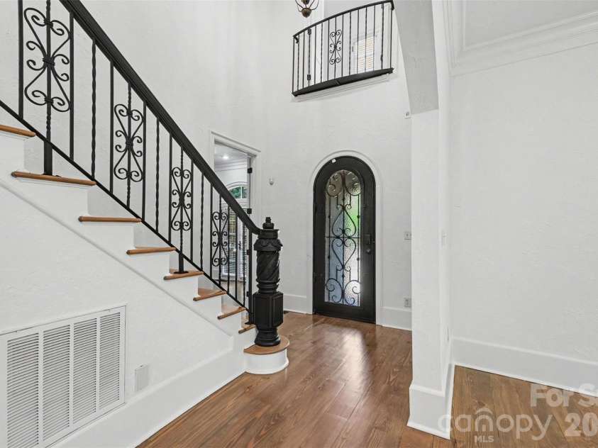 703 Sainte Rose Lane, Charlotte, NC 28226.  MLS# CAR4383723, YatesRealty ID 24084. 