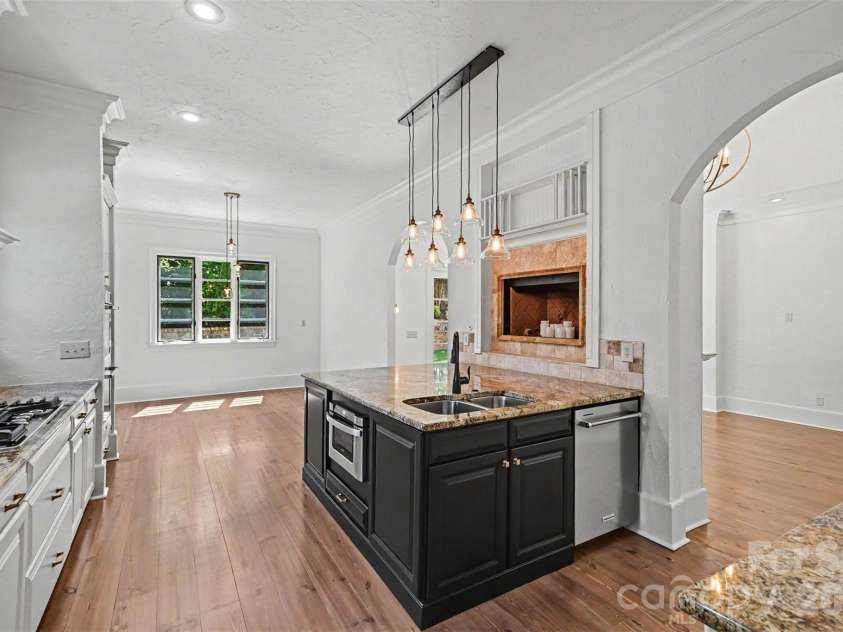 703 Sainte Rose Lane, Charlotte, NC 28226.  MLS# CAR4383723, YatesRealty ID 24084. 