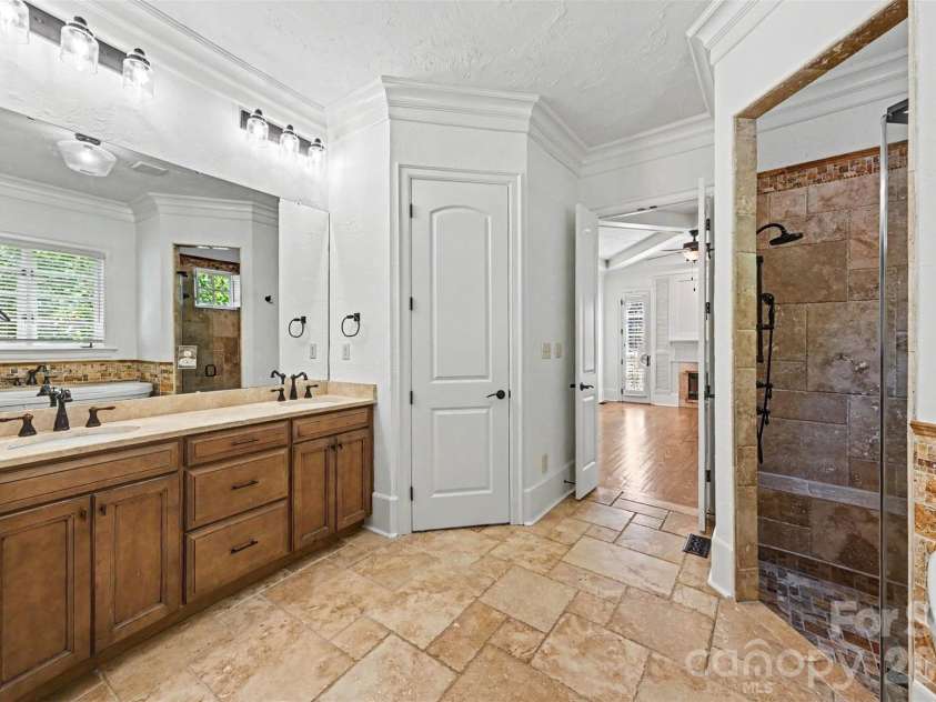 703 Sainte Rose Lane, Charlotte, NC 28226.  MLS# CAR4383723, YatesRealty ID 24084. 