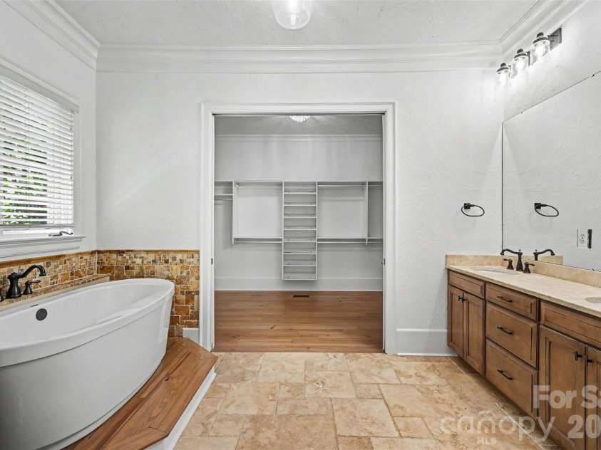 703 Sainte Rose Lane, Charlotte, NC 28226.  MLS# CAR4383723, YatesRealty ID 24084. 