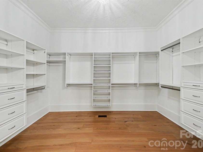 703 Sainte Rose Lane, Charlotte, NC 28226.  MLS# CAR4383723, YatesRealty ID 24084. 