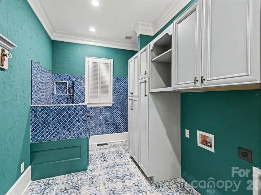 703 Sainte Rose Lane, Charlotte, NC 28226.  MLS# CAR4383723, YatesRealty ID 24084. 