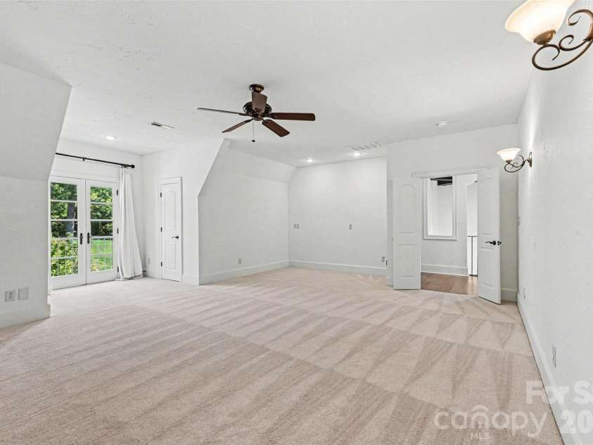 703 Sainte Rose Lane, Charlotte, NC 28226.  MLS# CAR4383723, YatesRealty ID 24084. 