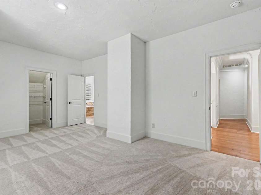 703 Sainte Rose Lane, Charlotte, NC 28226.  MLS# CAR4383723, YatesRealty ID 24084. 