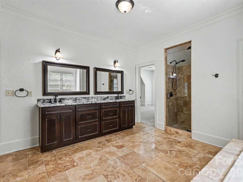 703 Sainte Rose Lane, Charlotte, NC 28226.  MLS# CAR4383723, YatesRealty ID 24084. 