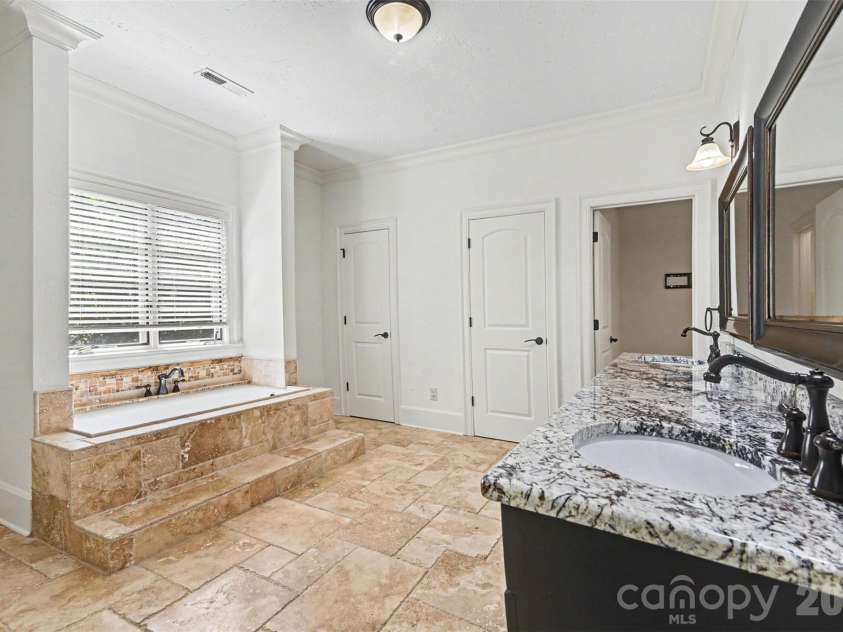 703 Sainte Rose Lane, Charlotte, NC 28226.  MLS# CAR4383723, YatesRealty ID 24084. 
