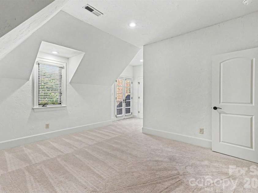 703 Sainte Rose Lane, Charlotte, NC 28226.  MLS# CAR4383723, YatesRealty ID 24084. 