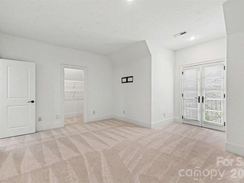 703 Sainte Rose Lane, Charlotte, NC 28226.  MLS# CAR4383723, YatesRealty ID 24084. 