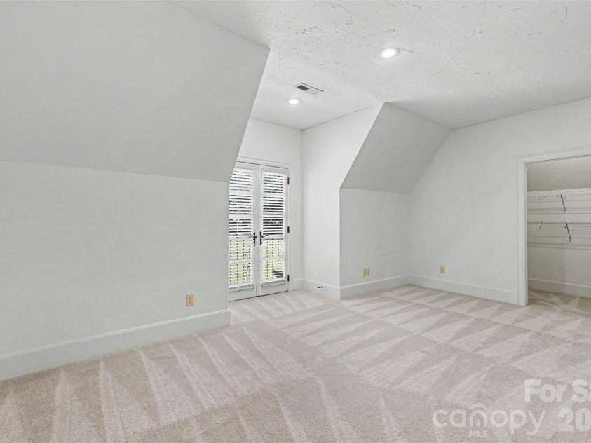 703 Sainte Rose Lane, Charlotte, NC 28226.  MLS# CAR4383723, YatesRealty ID 24084. 
