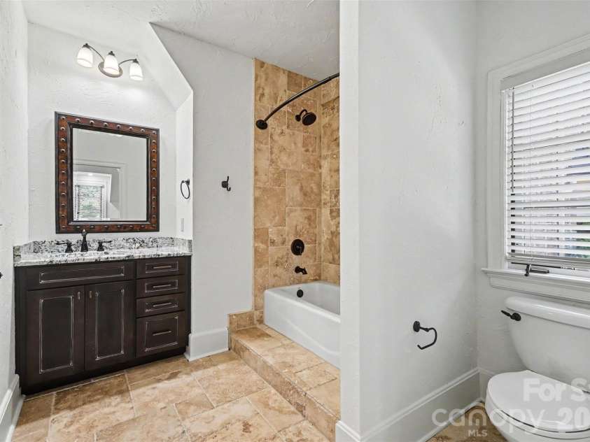 703 Sainte Rose Lane, Charlotte, NC 28226.  MLS# CAR4383723, YatesRealty ID 24084. 