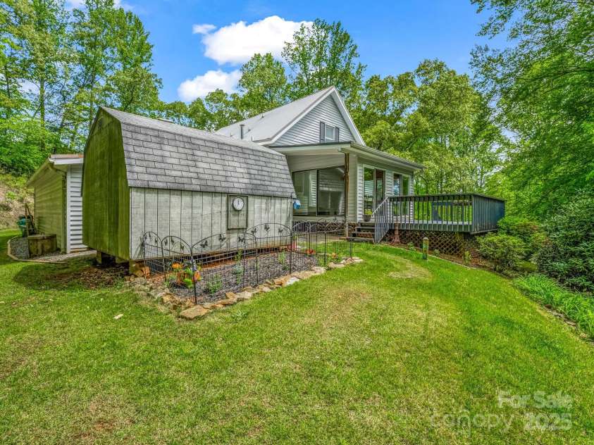 10 Kettle Creek Lane, Brevard, NC 28712.  MLS# CAR4255924, YatesRealty ID 24085. 