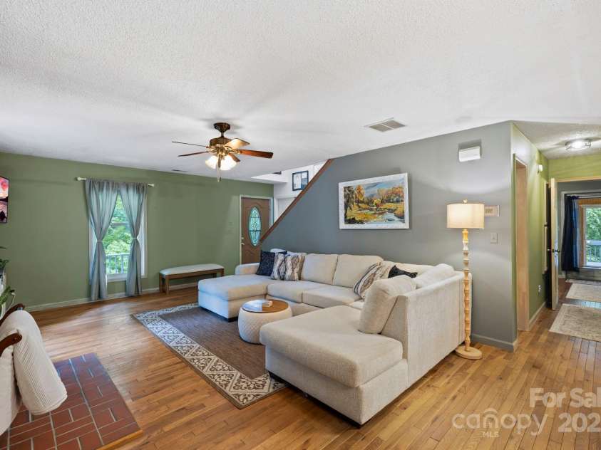 10 Kettle Creek Lane, Brevard, NC 28712.  MLS# CAR4255924, YatesRealty ID 24085. 