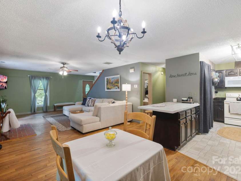 10 Kettle Creek Lane, Brevard, NC 28712.  MLS# CAR4255924, YatesRealty ID 24085. 