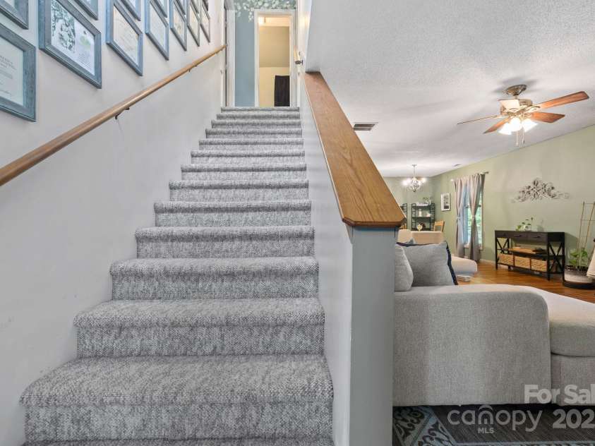 10 Kettle Creek Lane, Brevard, NC 28712.  MLS# CAR4255924, YatesRealty ID 24085. 