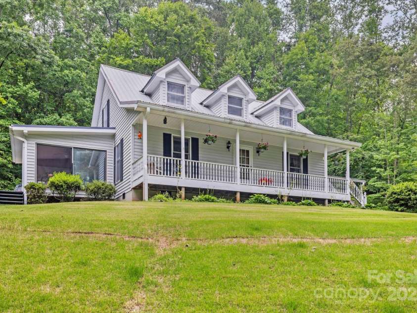 10 Kettle Creek Lane, Brevard, NC 28712.  MLS# CAR4255924, YatesRealty ID 24085. 