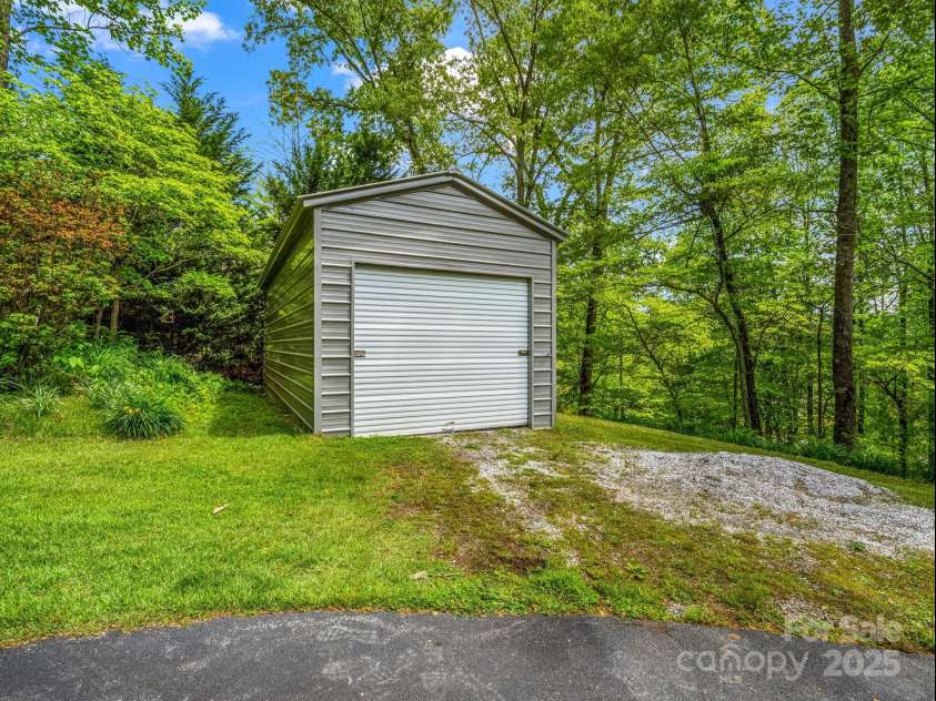10 Kettle Creek Lane, Brevard, NC 28712.  MLS# CAR4255924, YatesRealty ID 24085. 