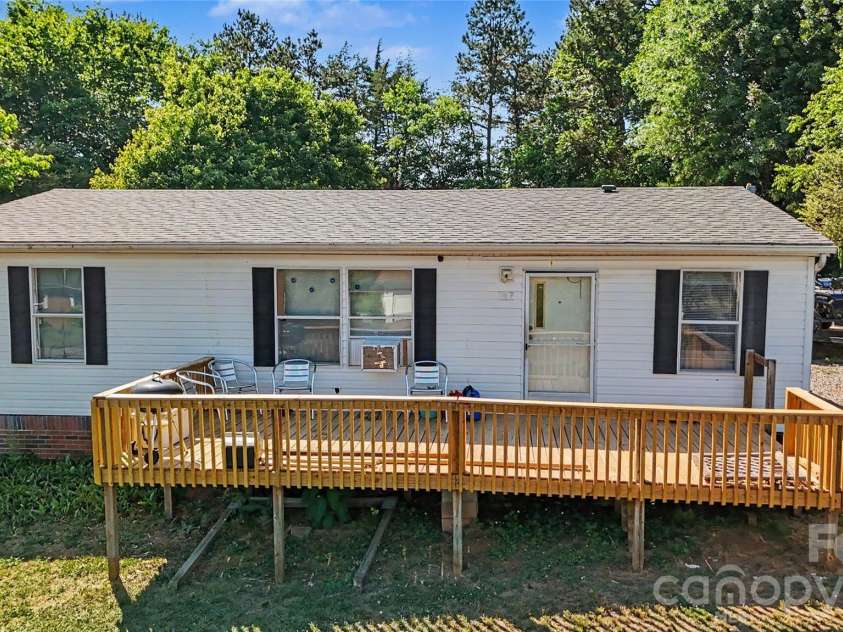 147 Arlie Loop, Statesville, NC 28625.  MLS# CAR4383424, YatesRealty ID 24085. 