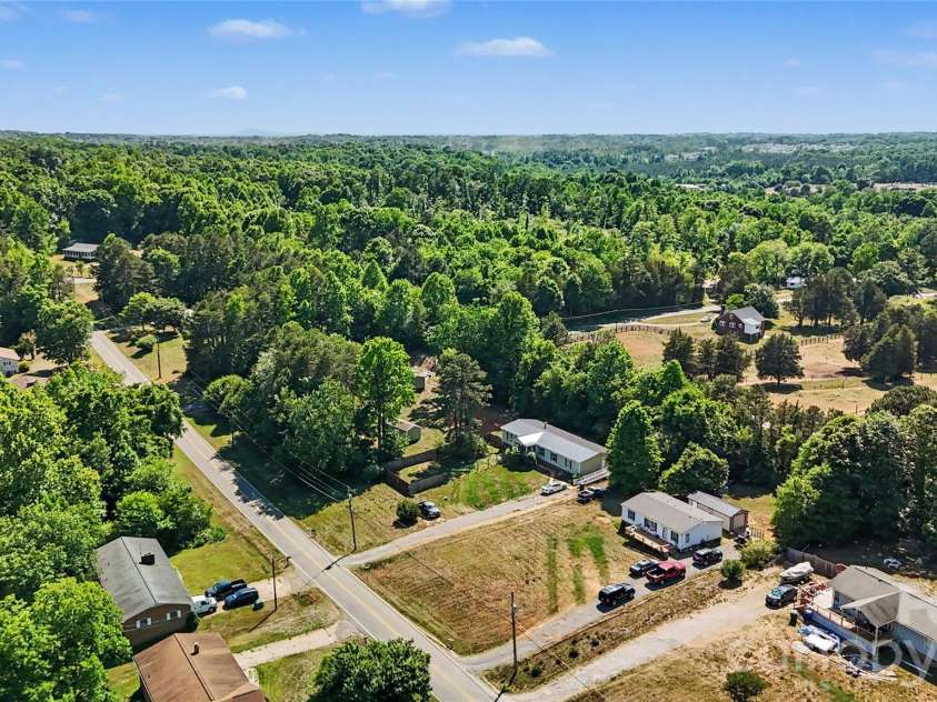 147 Arlie Loop, Statesville, NC 28625.  MLS# CAR4383424, YatesRealty ID 24085. 