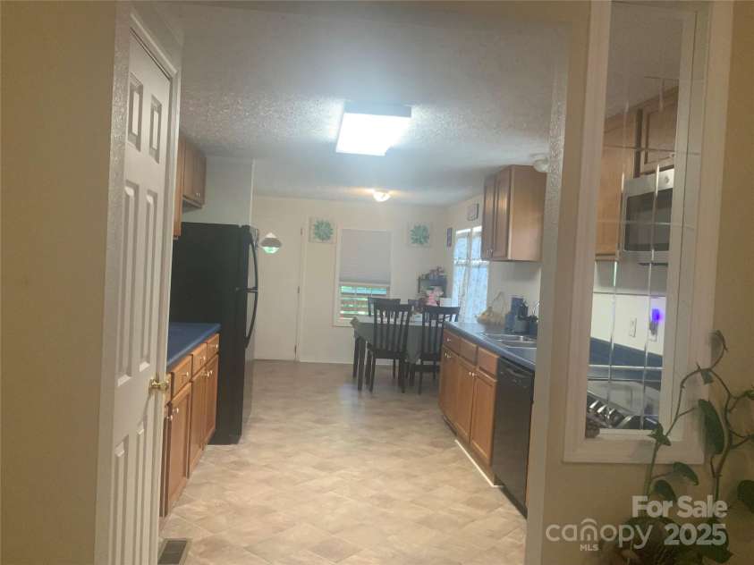 201 Spring Place Drive, Hendersonville, NC 28791.  MLS# CAR4276273, YatesRealty ID 24086. 