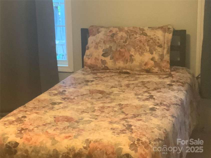 201 Spring Place Drive, Hendersonville, NC 28791.  MLS# CAR4276273, YatesRealty ID 24086. 