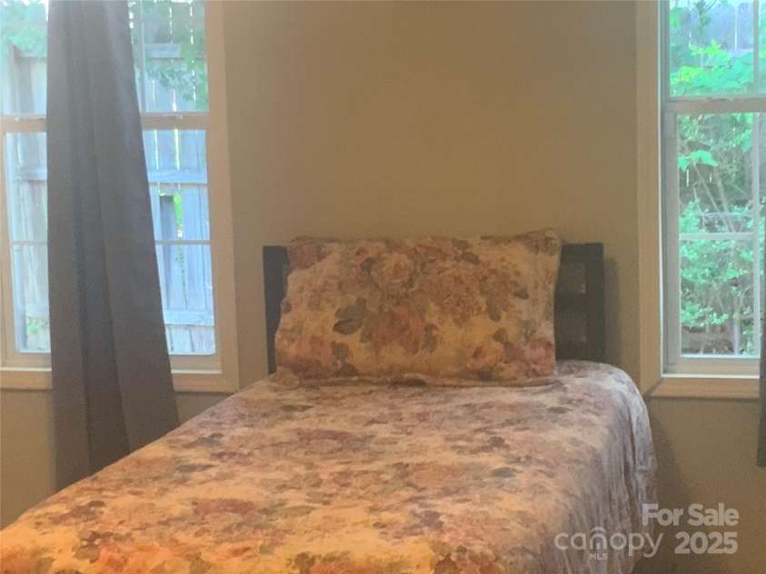 201 Spring Place Drive, Hendersonville, NC 28791.  MLS# CAR4276273, YatesRealty ID 24086. 