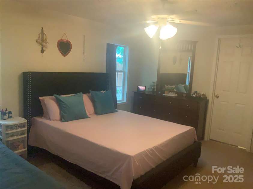 201 Spring Place Drive, Hendersonville, NC 28791.  MLS# CAR4276273, YatesRealty ID 24086. 