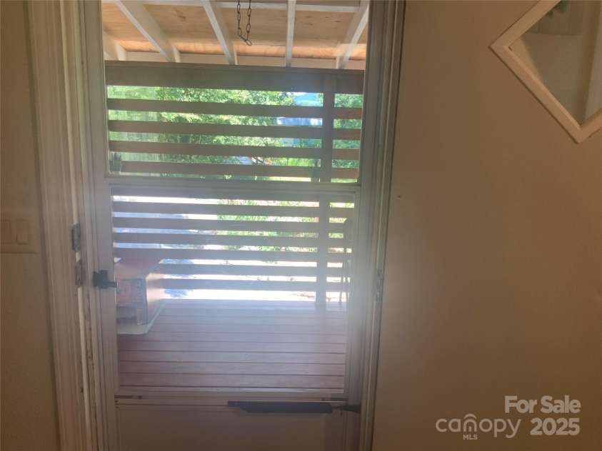 201 Spring Place Drive, Hendersonville, NC 28791.  MLS# CAR4276273, YatesRealty ID 24086. 