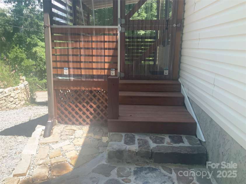 201 Spring Place Drive, Hendersonville, NC 28791.  MLS# CAR4276273, YatesRealty ID 24086. 