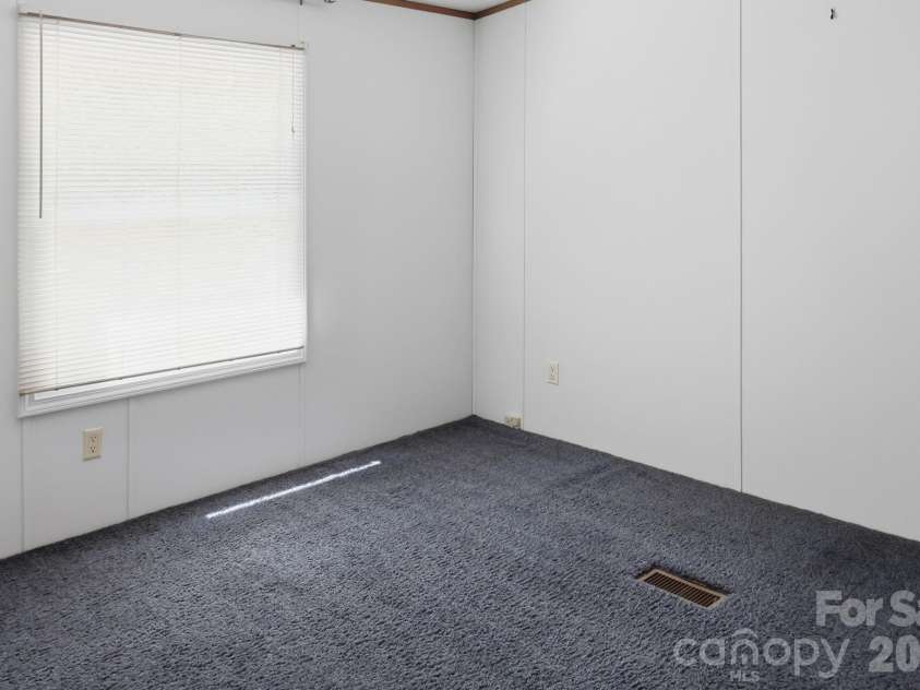 25 Glenn Lance Lane, Fairview, NC 28730.  MLS# CAR4384407, YatesRealty ID 24086. 