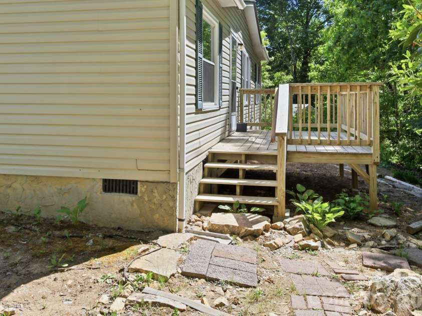 25 Glenn Lance Lane, Fairview, NC 28730.  MLS# CAR4384407, YatesRealty ID 24086. Front Deck